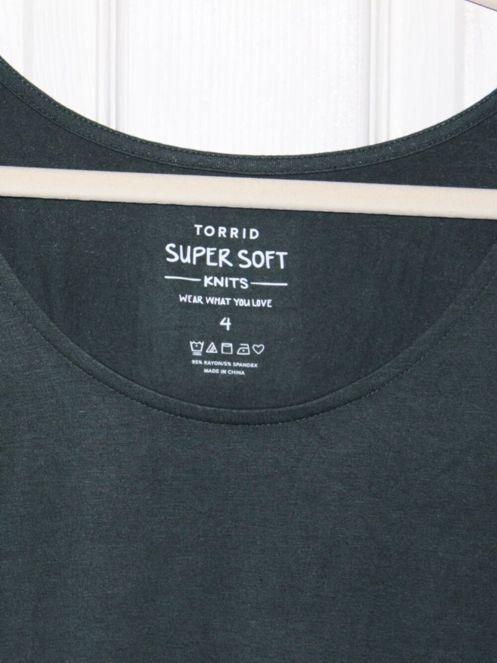NWT Torrid Super Soft Hi/Low Tunic top Forest Green 4X(26W) Nice - Picture 2 of 7